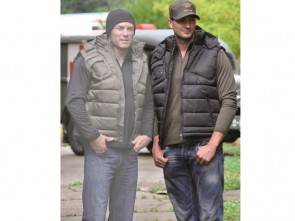 Brezrokavnik s Kapuco Črni