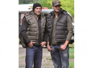 Brezrokavnik s Kapuco Črni