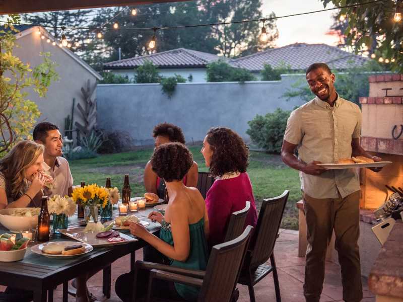 vrtne kuhinje za druženje na prostem ob dobri hrani 